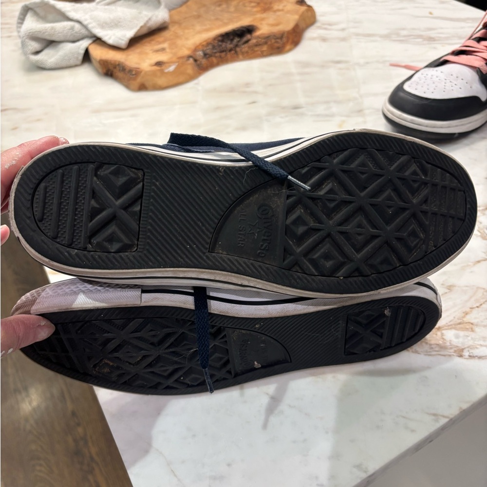 Navy chuck talyor. Hardly worn.